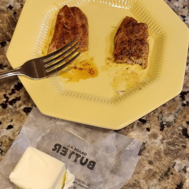 Seasoned, pan-seared fish fillets on a yellow plate